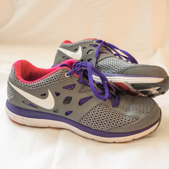 Nike Tennis Shoes - Picture 2 of 2